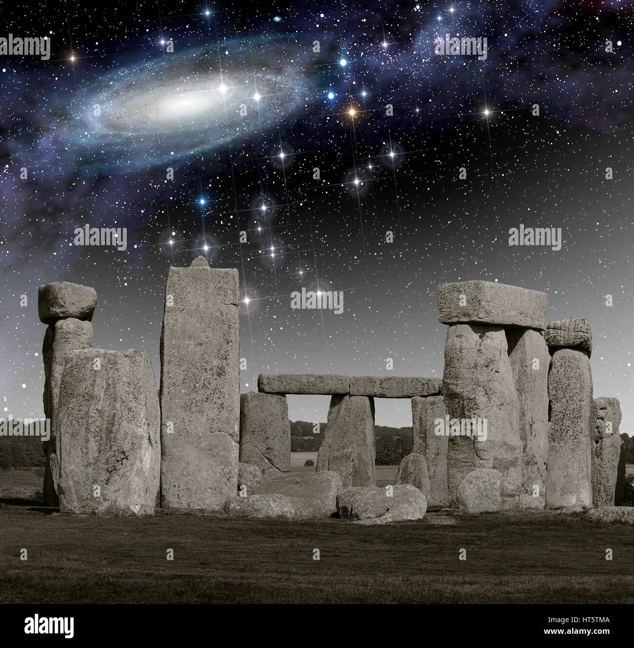 Le monument de Stonehenge en face de l'espace profond. Banque D'Images