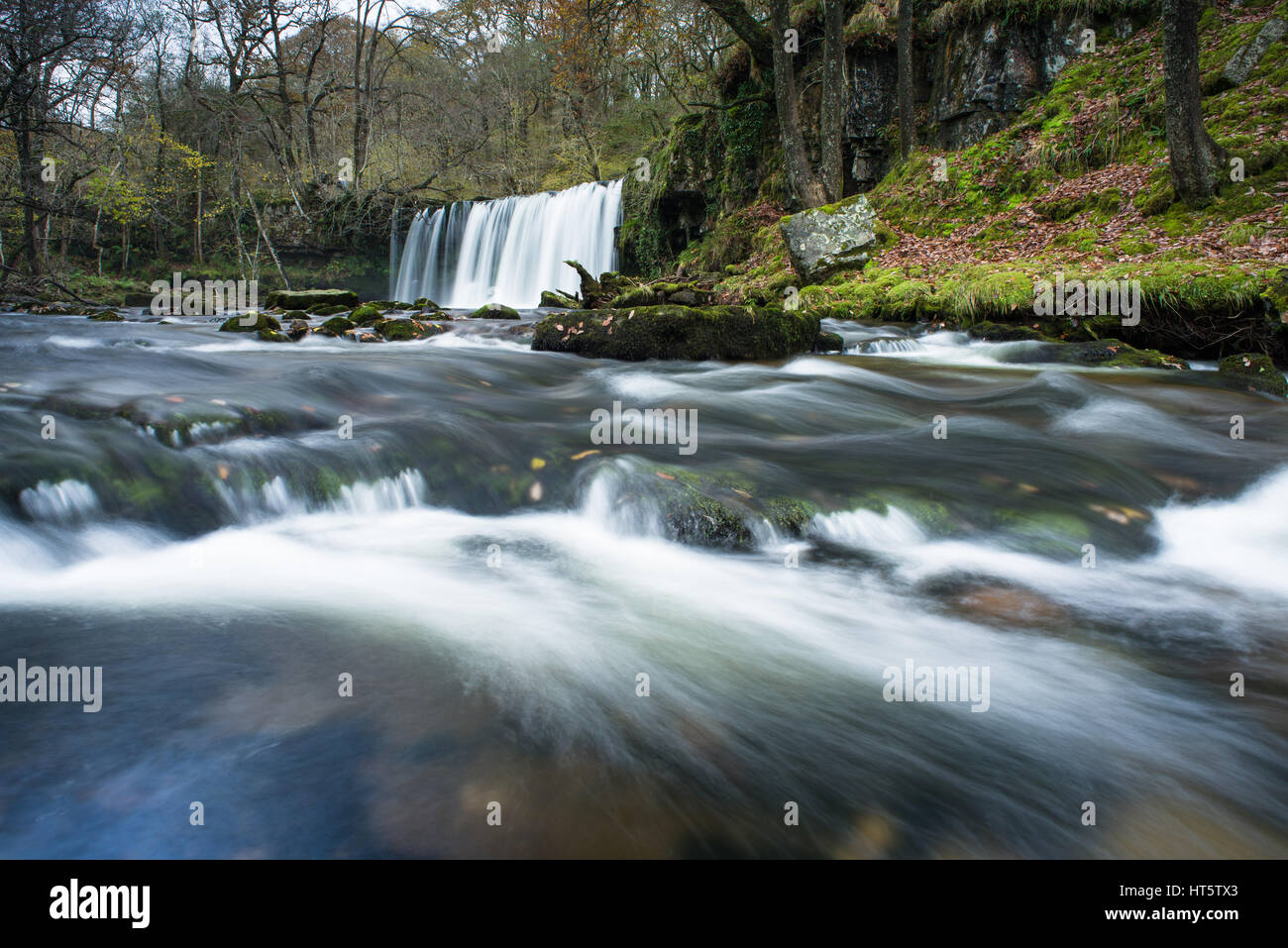 Sgwd Yr Eira cascade et rivière Hepste en automne, le Pays de Galles, Royaume-Uni Banque D'Images