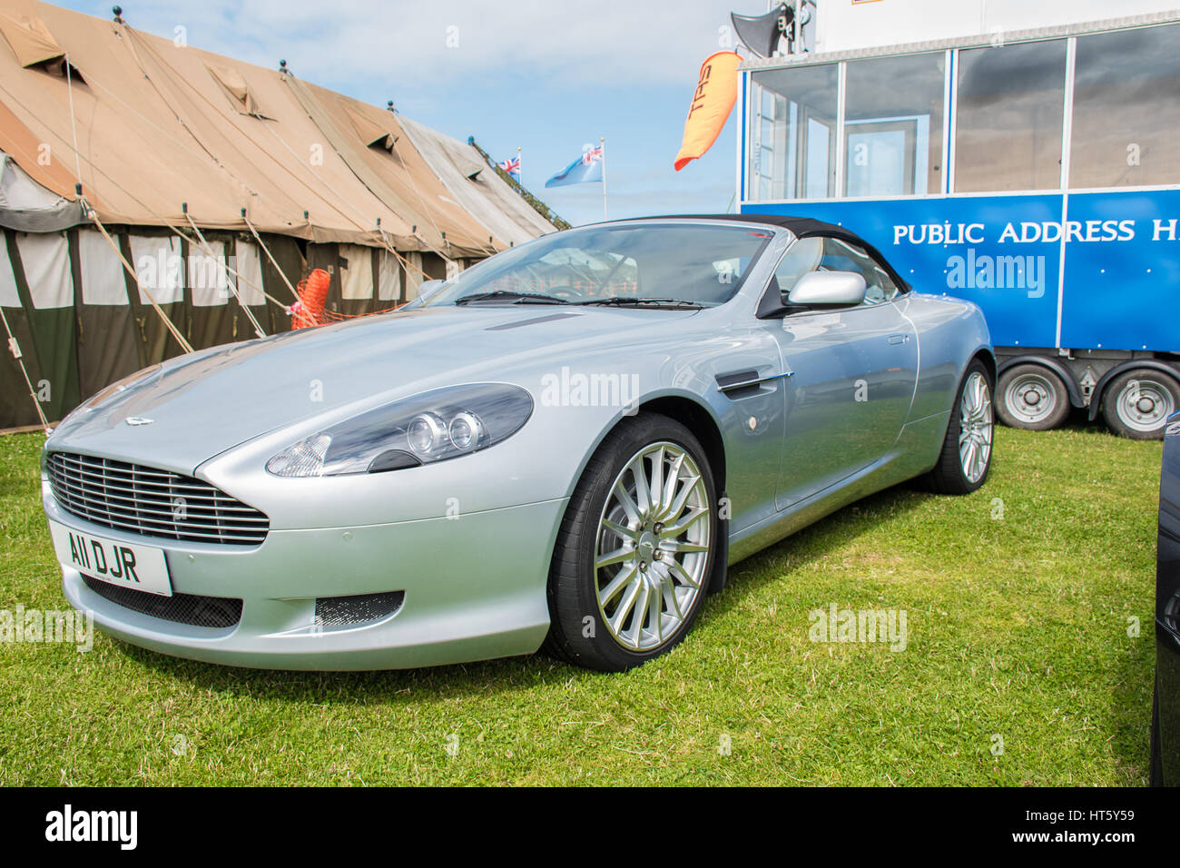 MANCHESTER, Royaume-Uni - 11 juillet 2015 : UN 2005 Aston Martin DB9 Volante voiture. En juillet 2015. Banque D'Images