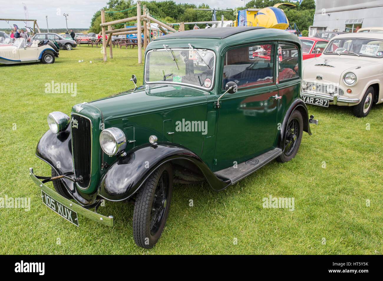 MANCHESTER, Royaume-Uni - 11 juillet 2015 : 1934 Austin verte voiture classique. En juillet 2015. Banque D'Images