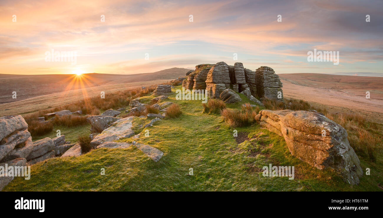 Lever du soleil sur le Parc National de Dartmoor Tor Oke Devon Uk Banque D'Images Lever du soleil sur le Parc National de Dartmoor Tor Oke Devon Uk Banque D'Images