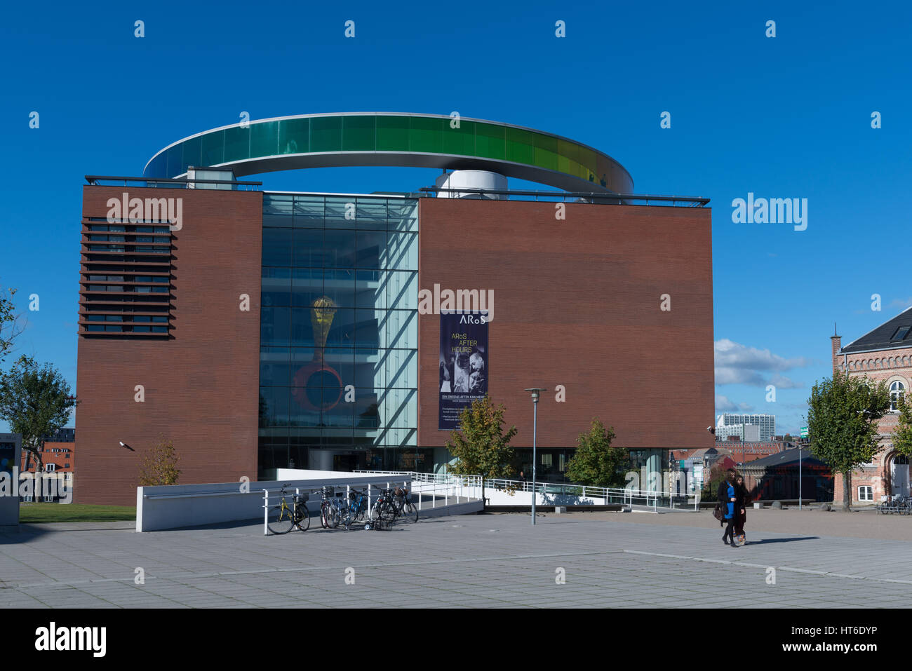 Musée d'Art AROS, Aarhus, avec l'arc-en-ciel à pied par Olafur Eliasson en haut de l'immeuble, d'Aarhus, ville culturelle européenne en 2017, le Danemark Banque D'Images