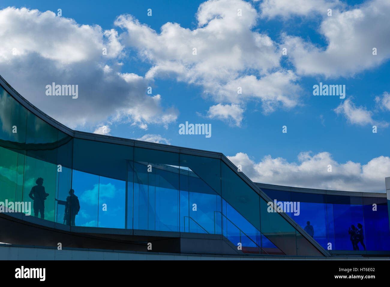 Musée d'Art AROS, Aarhus, avec l'arc-en-ciel à pied par Olafur Eliasson en haut de l'immeuble, d'Aarhus, ville culturelle européenne en 2017, le Danemark Banque D'Images