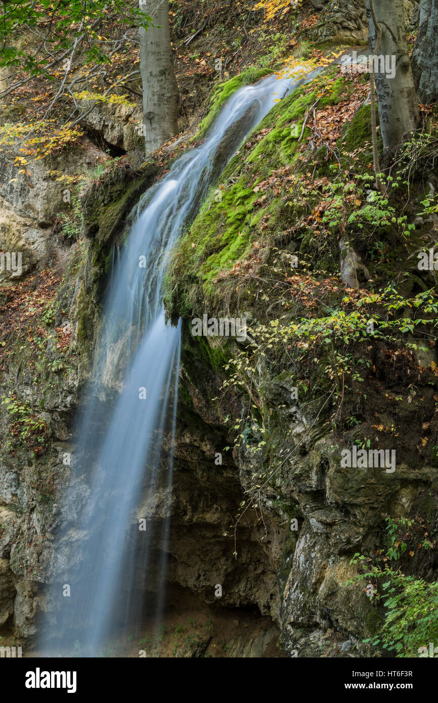 La plus haute cascade dans la Hongrie sur la rivière Szinva dans Lillafüred, Hongrie Banque D'Images