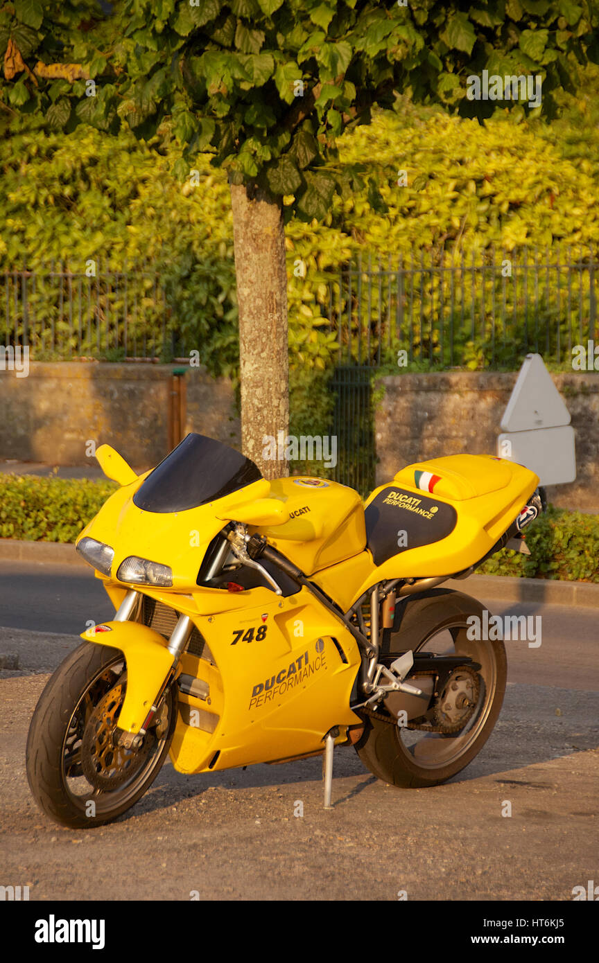 Ducati 748 Banque de photographies et d'images à haute résolution - Alamy