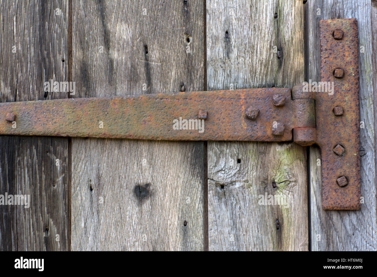 Vieille charnière de porte Banque de photographies et d'images à haute  résolution - Alamy