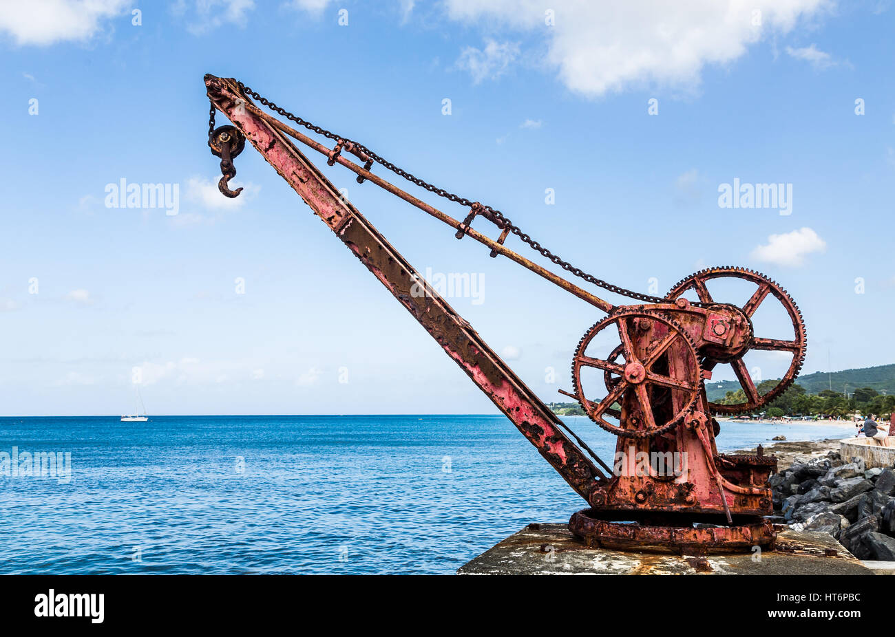 Rusty Old Red Crane par mer sur St Croix Banque D'Images