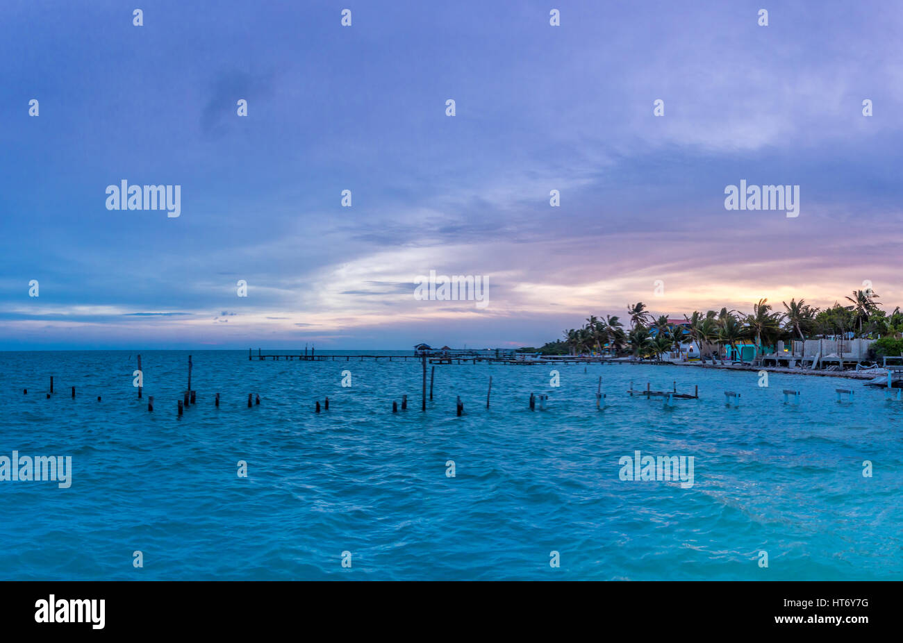 Coucher du soleil à Caye Caulker - Belize Banque D'Images