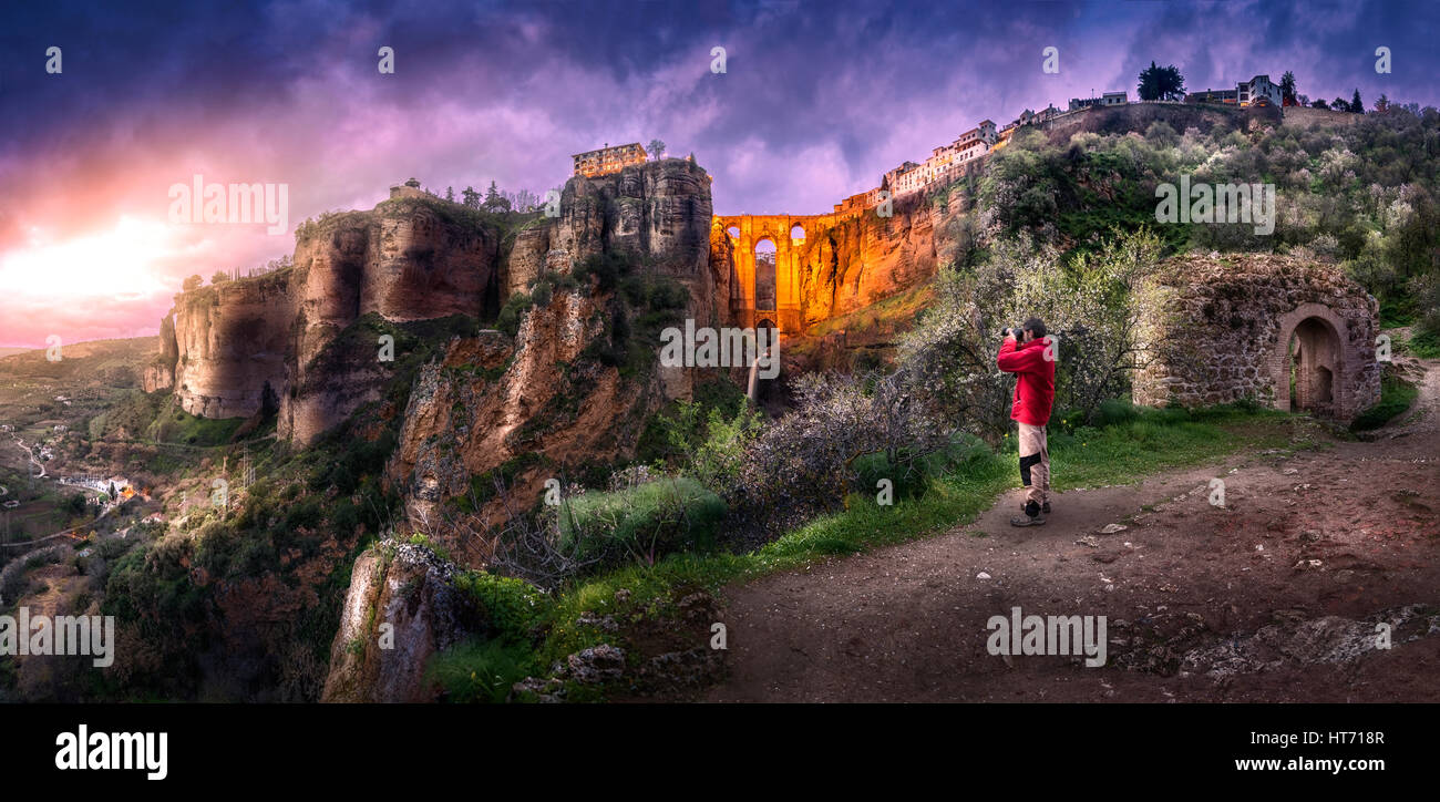 Plus de Puente Nuevo El Tajo canyon Banque D'Images