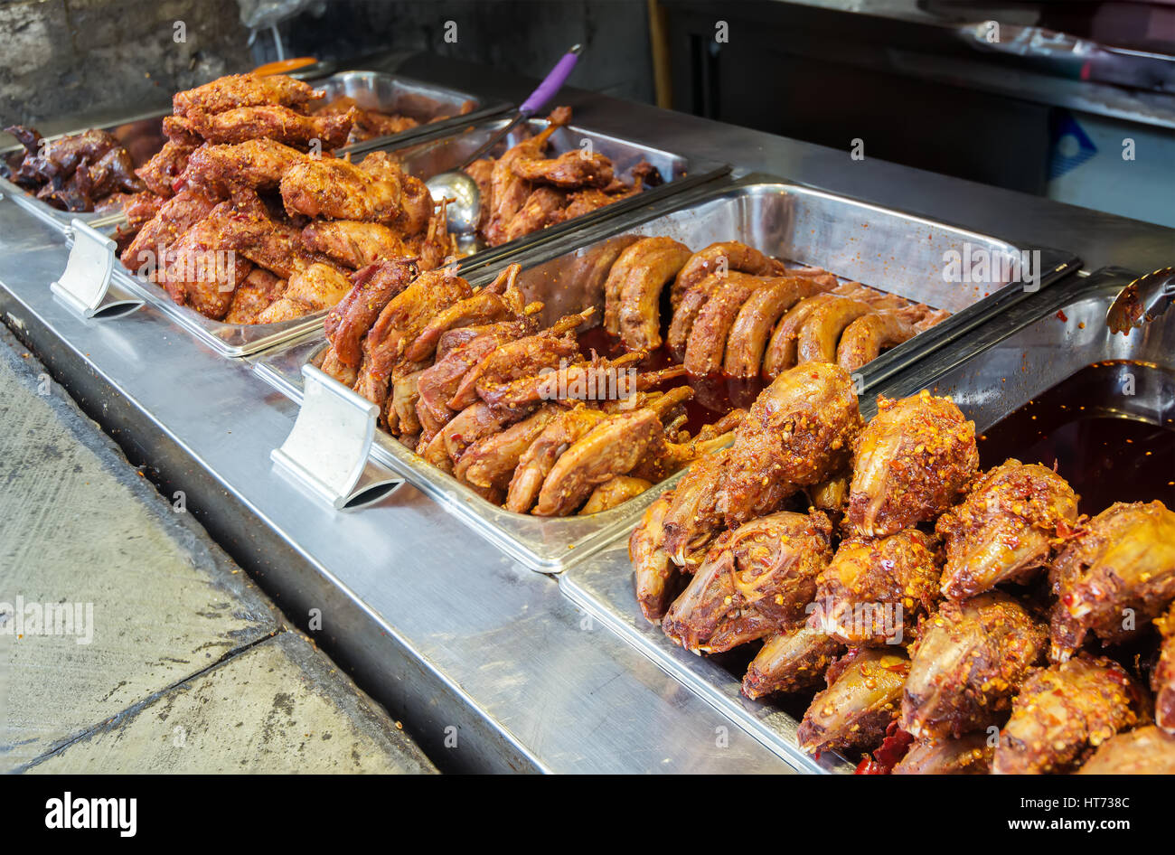 Chine Sichuan street food : epicé tête de lapin. Banque D'Images