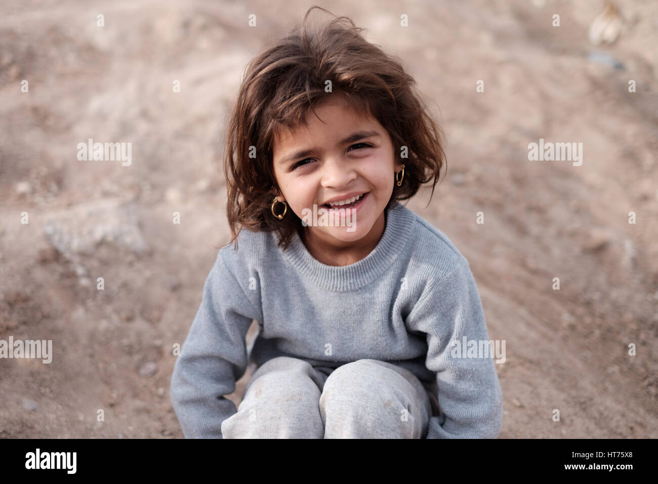 Les enfants réfugiés au camp de réfugiés dans le nord de l'Iraq ayant fui les combats dans la région de Mossoul. Banque D'Images