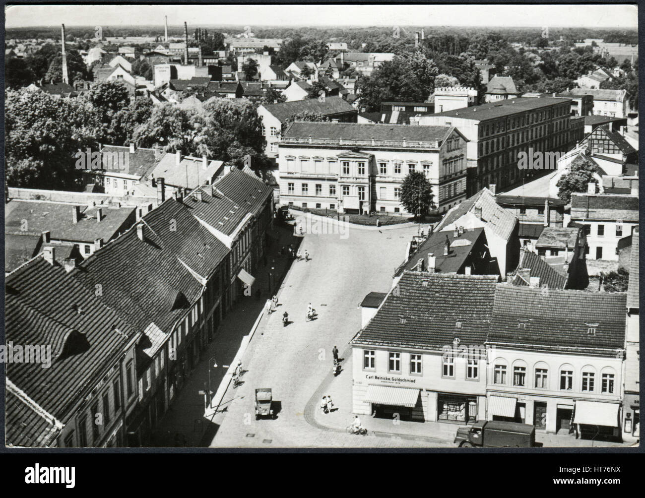 Allemagne - VERS 1966 : Une carte postale Imprimé en Allemagne, vue de Platz der Jugend de la tour, Marktturm Luckenwalde, vers 1966 Banque D'Images