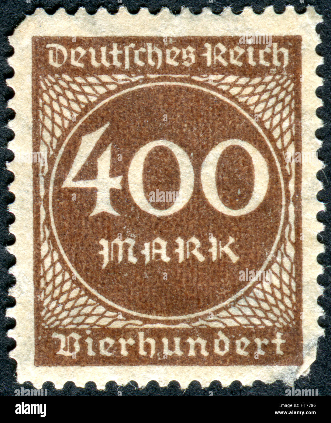 Allemagne - circa 1923 : timbre imprimé en Allemagne (Deutsches Reich),  indique une valeur en cercle, vers 1923 Photo Stock - Alamy