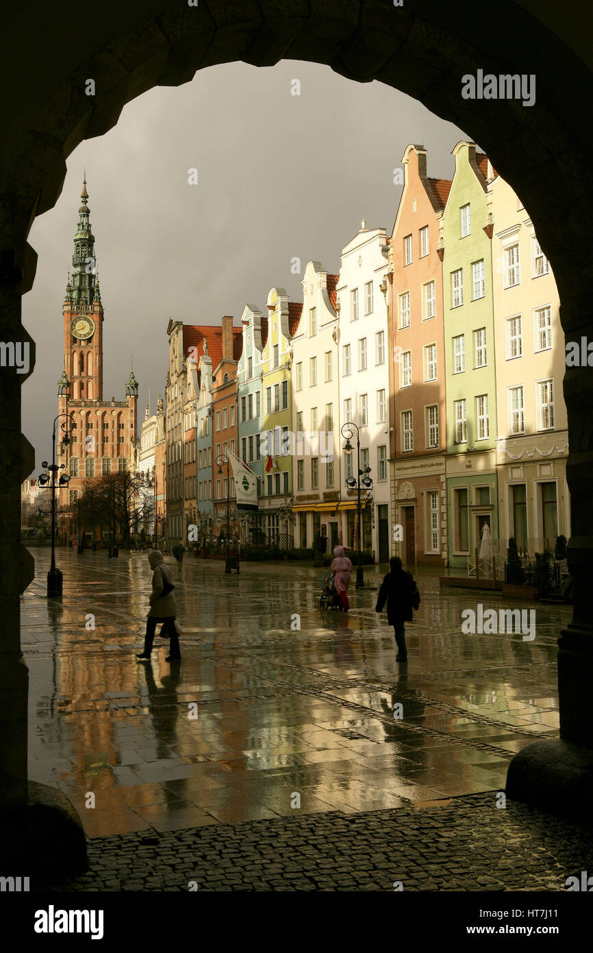 Place principale de Gdansk et la mairie de réveil Banque D'Images