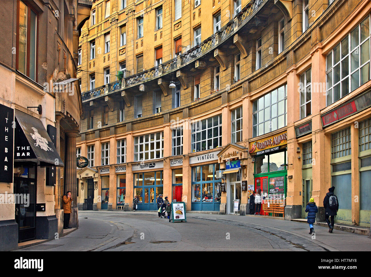 L'Anker köz street, près de Erzsébet tér (place), Pest, Budapest, Hongrie. Banque D'Images