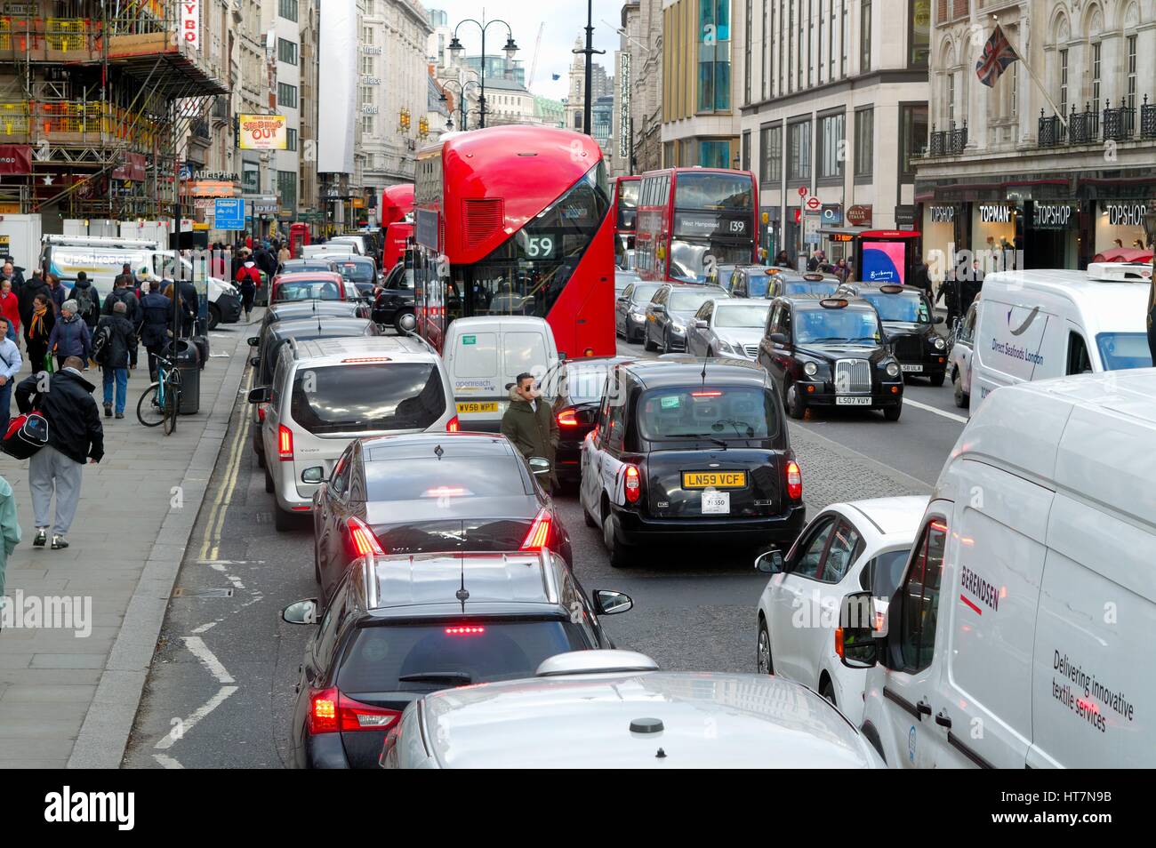 Le trafic à l'arrêt sur le brin central London UK Banque D'Images