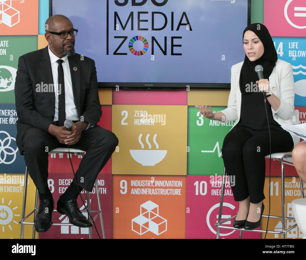 Organisation des Nations Unies, New York, USA, 20 septembre 2016 - Forest Whitaker et SDG Avocats Alaa Murabit, au cours de l'Assemblée générale 71th session, a participé à une réunion à ODD SDG Media zone pour marquer le premier anniversaire de l'adoption de l'Agenda 2030 et les objectifs de développement durable (ODD) aujourd'hui au siège des Nations Unies à New York. Photo : Luiz Rampelotto/EuropaNewswire dans le monde d'utilisation | Banque D'Images