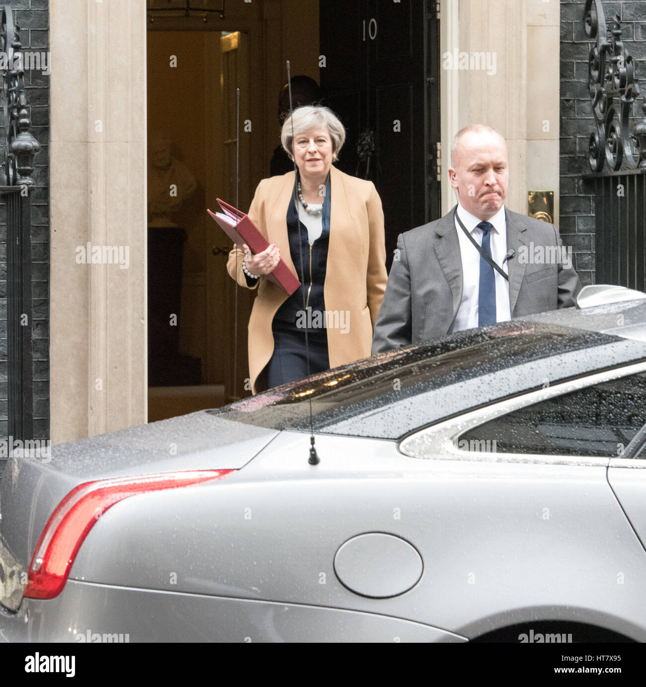 Londres, Royaume-Uni. Mar 8, 2017. Le premier ministre part 10, Downing Street à l'avance le budget Crédit : Ian Davidson/Alamy Live News Banque D'Images