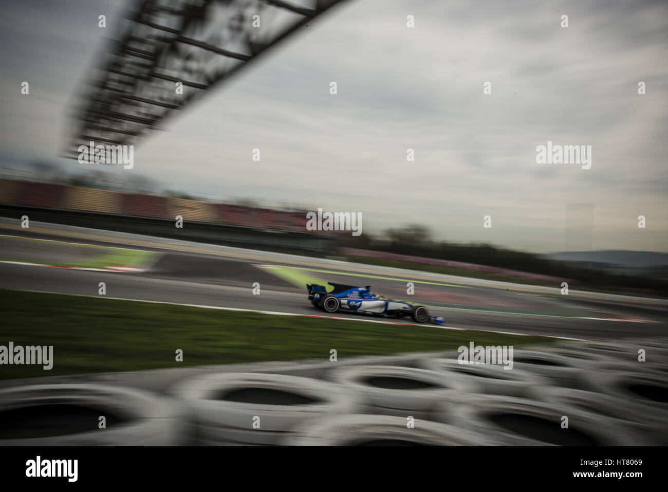 Montmelo, Catalogne, Espagne. Mar 8, 2017. PASCAL WEHRLEIN (GER) disques durs dans sa Sauber C36-Ferrari sur la voie pendant le jour 6 de la Formule 1 les essais au Circuit de Catalunya Crédit : Matthias Rickenbach/ZUMA/Alamy Fil Live News Banque D'Images