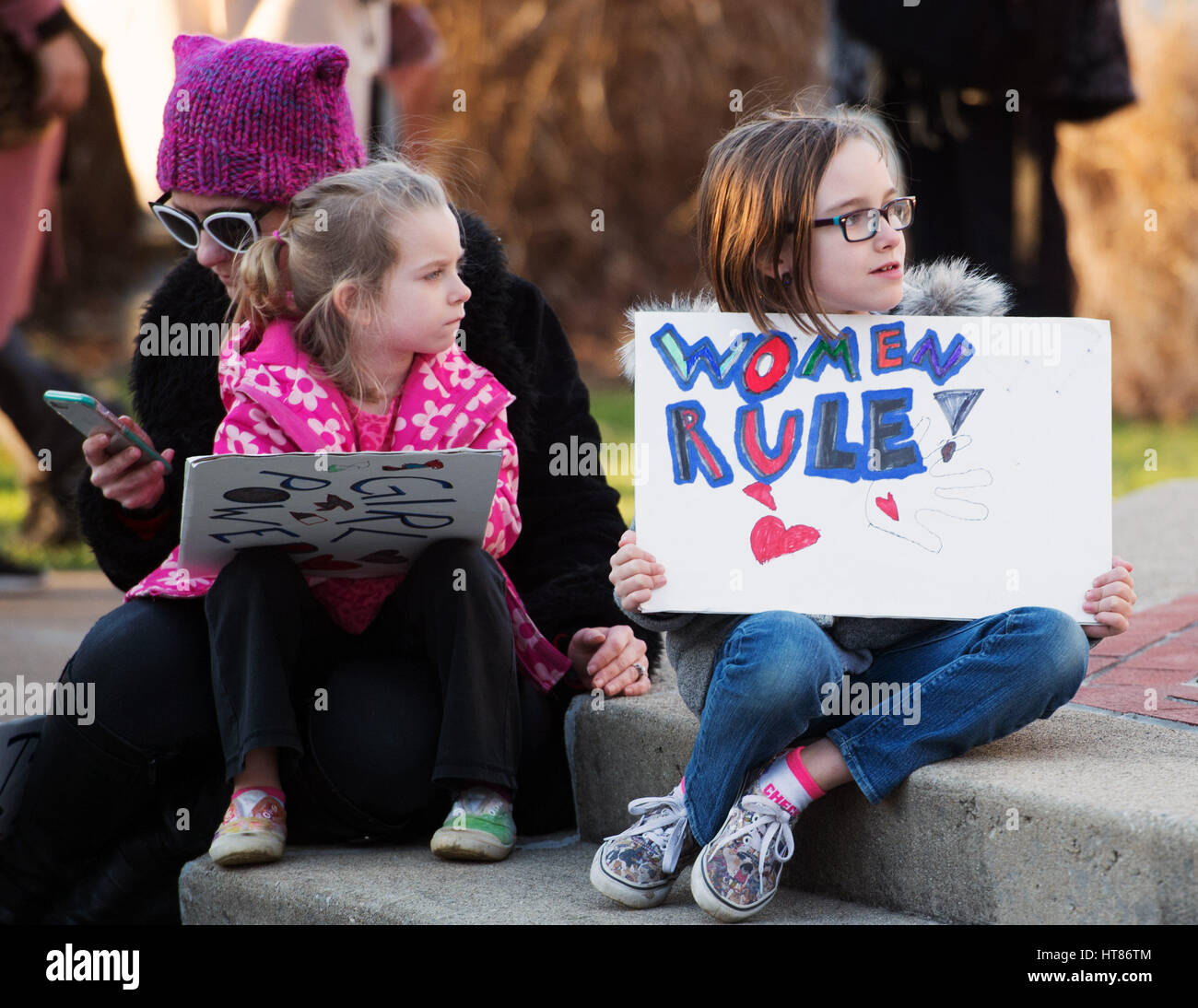 Columbus, États-Unis. 05Th Mar, 2017. Les jeunes activistes montrent leur soutien pour les droits des femmes lors de la Journée internationale des femmes rassemblement à Goodale Park Columbus, Ohio, USA. Credit : Brent Clark/Alamy Live News Banque D'Images