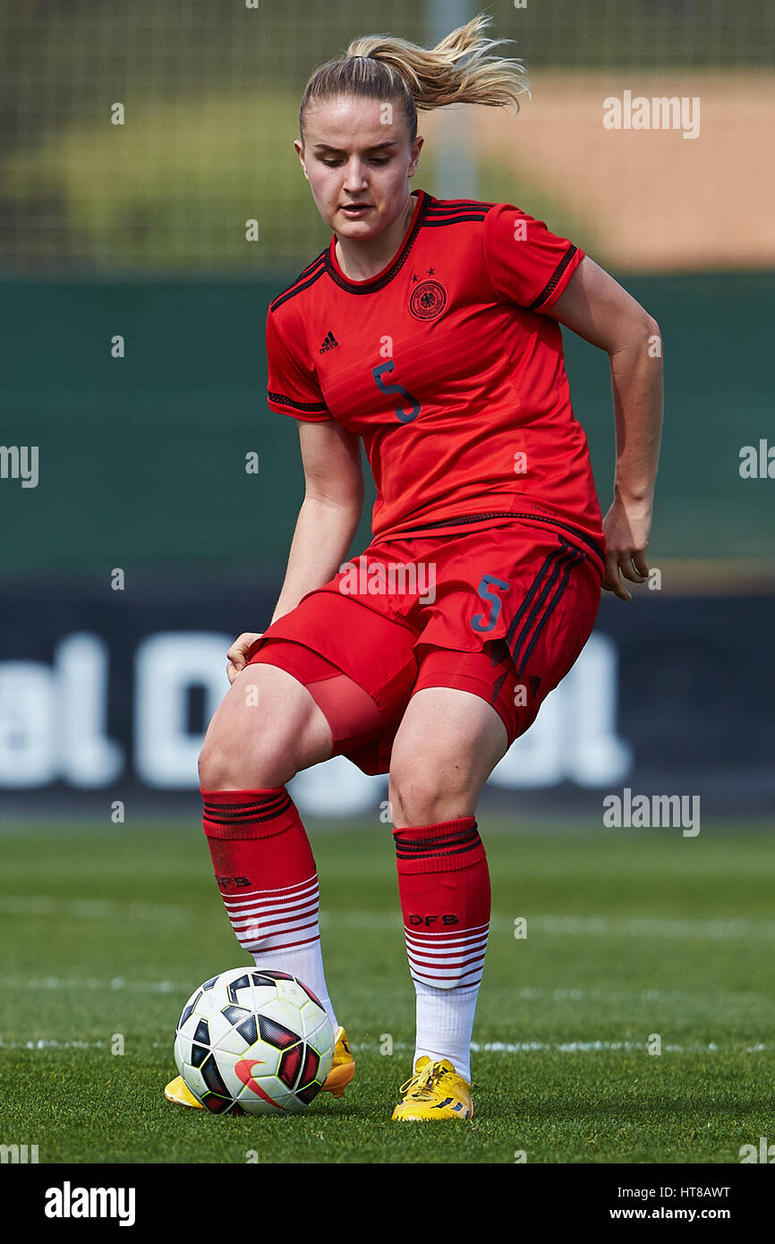 Schoppl Lisa de l'Allemagne passer le ballon pendant le match amical entre l'Allemagne U19 Femmes Femmes contre l'Ecosse à La Manga Club sur le 07 mars, 2017 à la Manga Club, Espagne. (Photo bySergio Lopez/Pacific Press) Banque D'Images