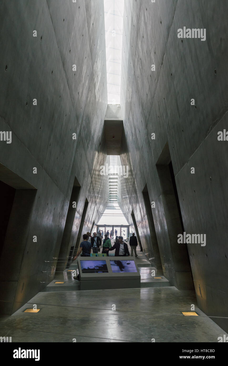 Yad Vashem est Israël en matière de mémorial aux victimes de l'Holocauste. Créé en 1953, Yad Vashem est sur le versant ouest du mont Herzl Banque D'Images