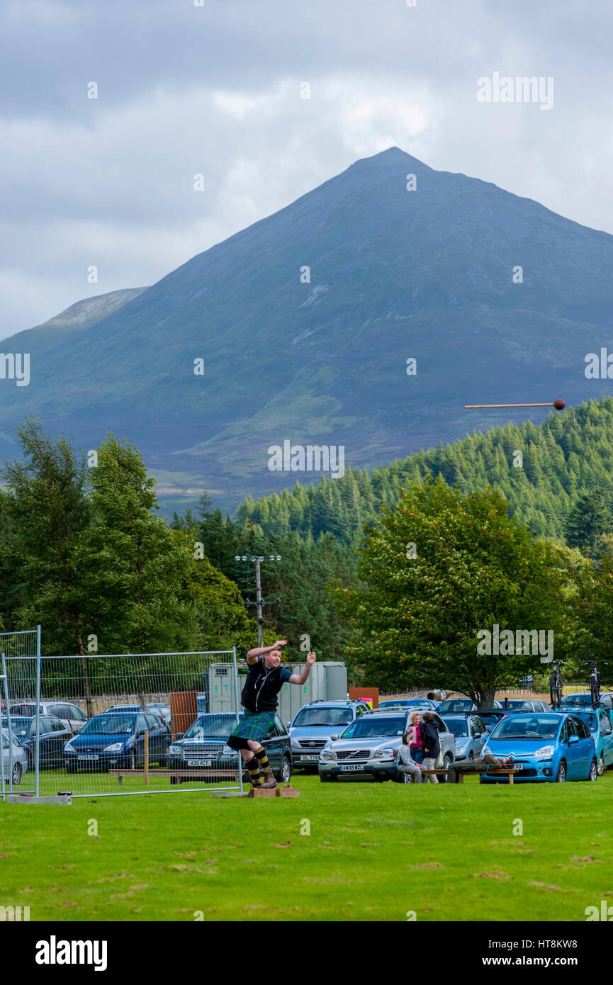 Jeter le marteau de l'Kinloch Rannoch Highland Games. À Kinloch Rannoch en Écosse. Banque D'Images
