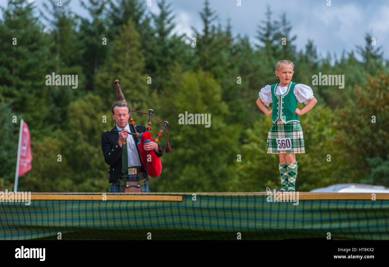 Scottish Country Dancing à la concurrence Kinloch Rannoch Highland Games. À Kinloch Rannoch en Écosse. Banque D'Images