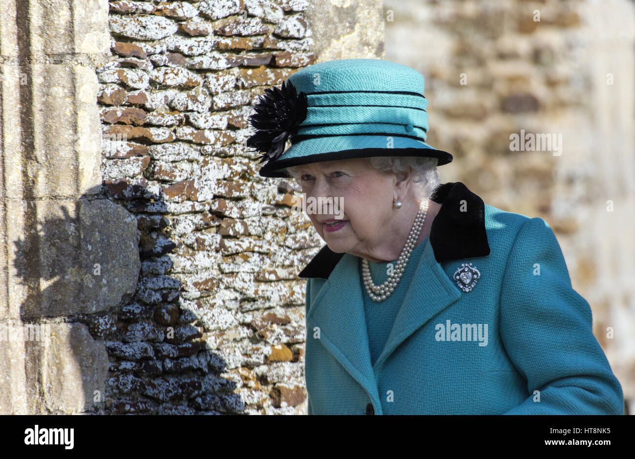 Sa Majesté la Reine Elizabeth II et le Prince Philip, duc d'Édimbourg visite de l'église de St Peter et St Paul à West Newton sur le Sandringham Estate comprend : Sa Majesté la Reine Elizabeth II Où : Norfolk, Royaume-Uni : 05 févr. 2017 Lorsque Banque D'Images