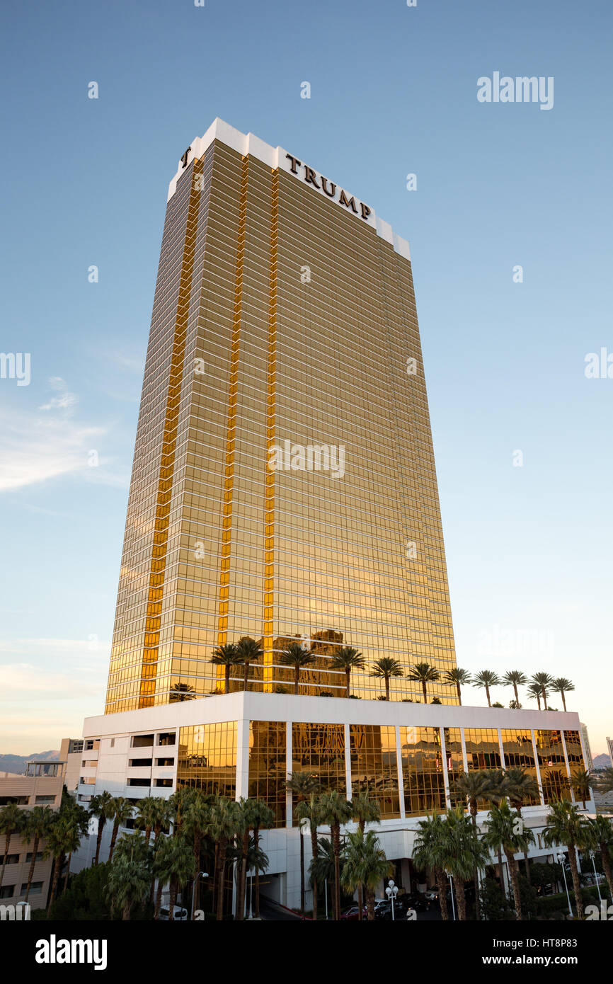 Las Vegas, USA - 26 octobre 2016 : Trump International Hotel à Las Vegas, NV vu dans lumière du soir. Nommé pour nous votre entreprise et politici Banque D'Images