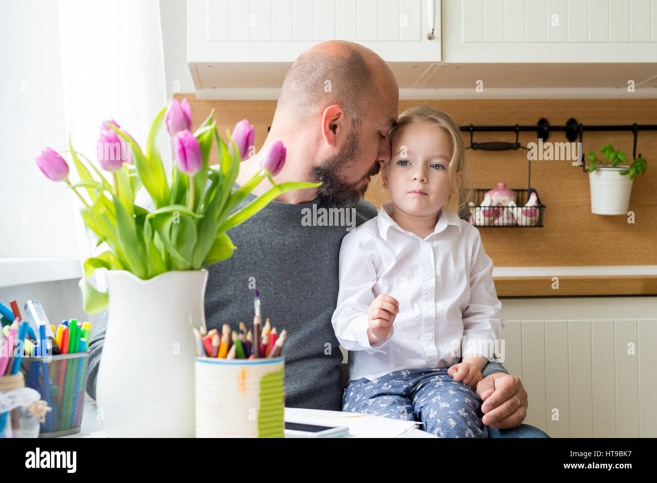 Père et fille dans la cuisine, des pères de famille du concept, Banque D'Images