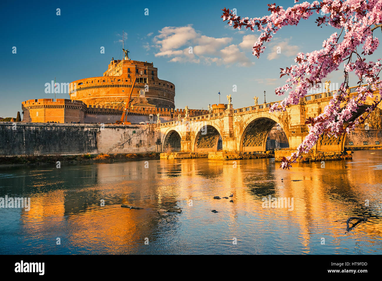 Château Saint Angel et pont sur le Tibre à Rome Banque D'Images