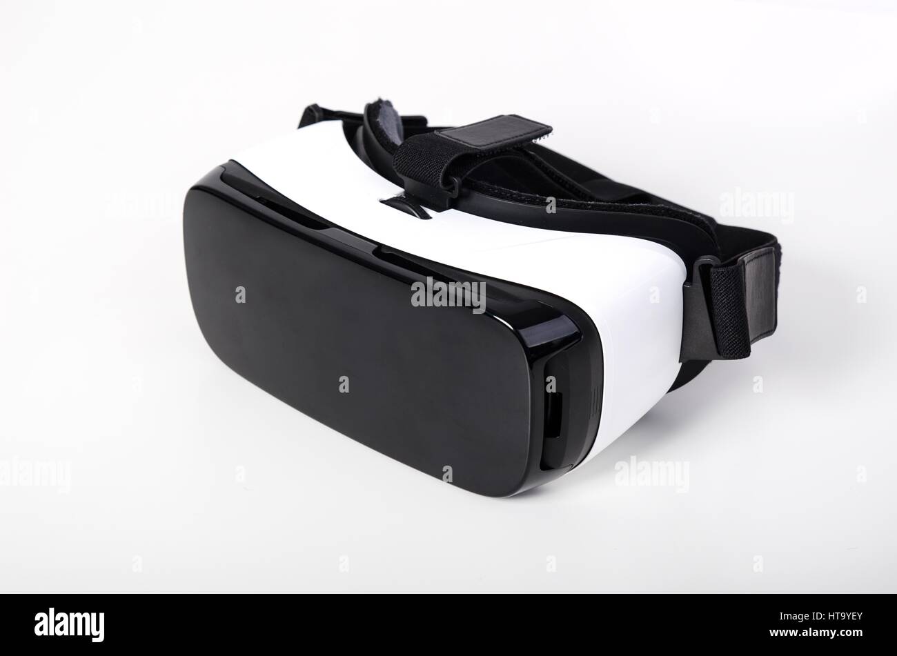 Lunettes de réalité virtuelle moderne. Moyen facile de regarder des films en 3D Banque D'Images
