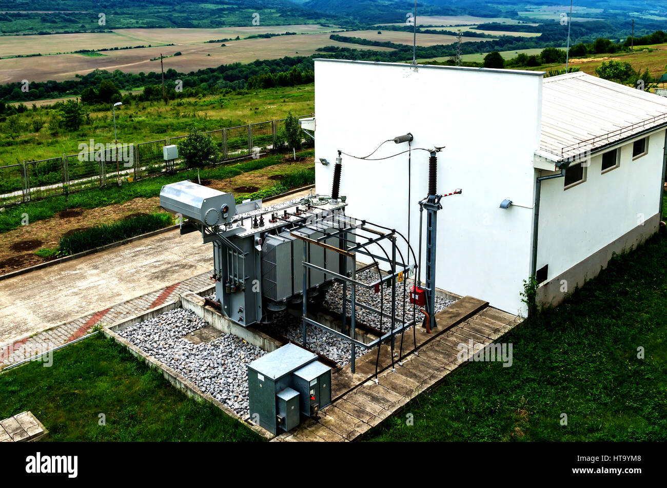 Transformateur électrique pour fournir de l'électricité à la zone industrielle. Banque D'Images