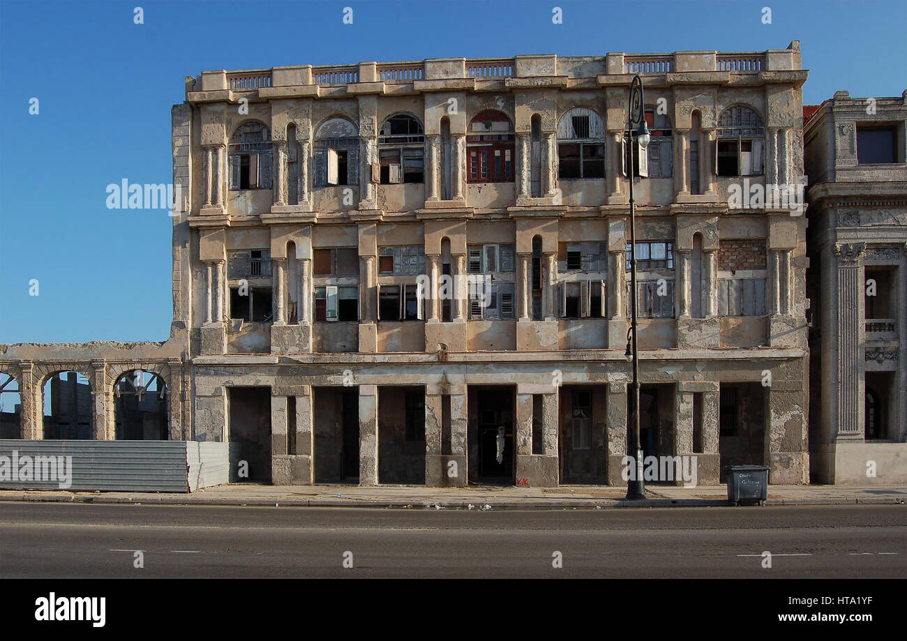 Résidence front de mer, le long d'El Malecon, La Havane, Cuba Banque D'Images