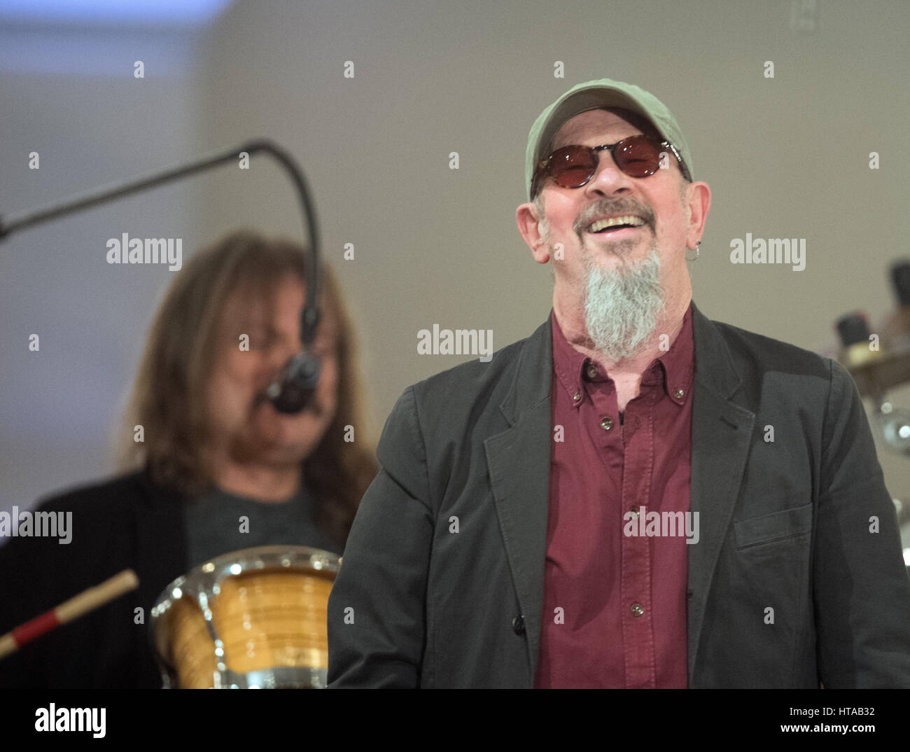 Berlin, Allemagne. 6Th Mar, 2017. Musicien Chris Thompson (Manfred Mann's Earth Band) effectue pendant le concert de Man Doki et les Âmes Soeurs au Konzerthaus à Gendarmenmarkt à Berlin, Allemagne, 6 mars 2017. Après Paris et Londres, le musicien Leslie Mandoki rassembla ses allstar band avec les jazz et rock legends pour le concert à Berlin en Allemagne. Photo : Soeren Stache/dpa/Alamy Live News Banque D'Images
