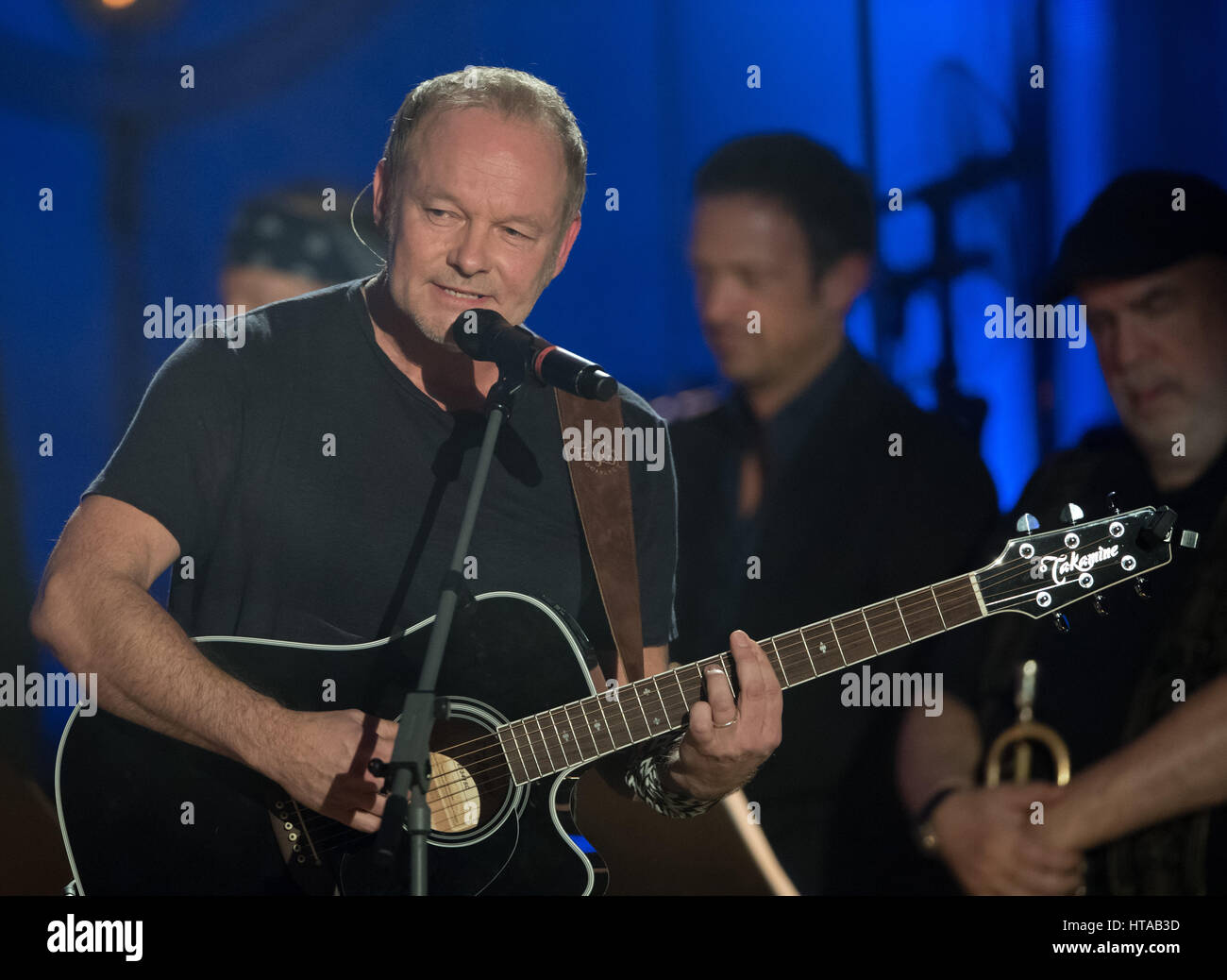 Berlin, Allemagne. 6Th Mar, 2017. Musicien Nick van Eede (réduction des équipages) effectue pendant le concert de Man Doki et les Âmes Soeurs au Konzerthaus à Gendarmenmarkt à Berlin, Allemagne, 6 mars 2017. Après Paris et Londres, le musicien Leslie Mandoki rassembla ses allstar band avec les jazz et rock legends pour le concert à Berlin en Allemagne. Photo : Soeren Stache/dpa/Alamy Live News Banque D'Images