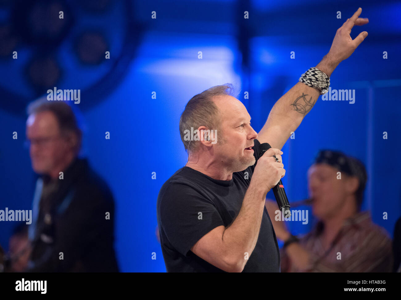 Berlin, Allemagne. 6Th Mar, 2017. Musicien Nick van Eede (réduction des équipages) effectue pendant le concert de Man Doki et les Âmes Soeurs au Konzerthaus à Gendarmenmarkt à Berlin, Allemagne, 6 mars 2017. Après Paris et Londres, le musicien Leslie Mandoki rassembla ses allstar band avec les jazz et rock legends pour le concert à Berlin en Allemagne. Photo : Soeren Stache/dpa/Alamy Live News Banque D'Images