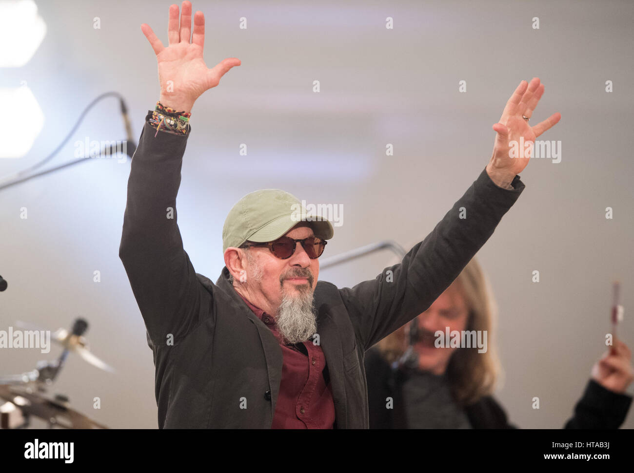 Berlin, Allemagne. 6Th Mar, 2017. Musicien Chris Thompson (Manfred Mann's Earth Band) effectue pendant le concert de Man Doki et les Âmes Soeurs au Konzerthaus à Gendarmenmarkt à Berlin, Allemagne, 6 mars 2017. Après Paris et Londres, le musicien Leslie Mandoki rassembla ses allstar band avec les jazz et rock legends pour le concert à Berlin en Allemagne. Photo : Soeren Stache/dpa/Alamy Live News Banque D'Images