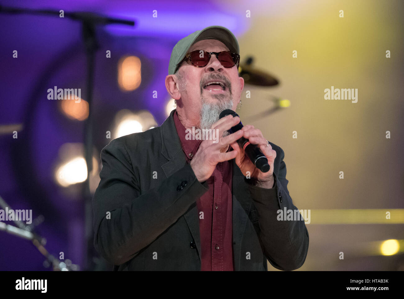 Berlin, Allemagne. 6Th Mar, 2017. Musicien Chris Thompson (Manfred Mann's Earth Band) effectue pendant le concert de Man Doki et les Âmes Soeurs au Konzerthaus à Gendarmenmarkt à Berlin, Allemagne, 6 mars 2017. Après Paris et Londres, le musicien Leslie Mandoki rassembla ses allstar band avec les jazz et rock legends pour le concert à Berlin en Allemagne. Photo : Soeren Stache/dpa/Alamy Live News Banque D'Images