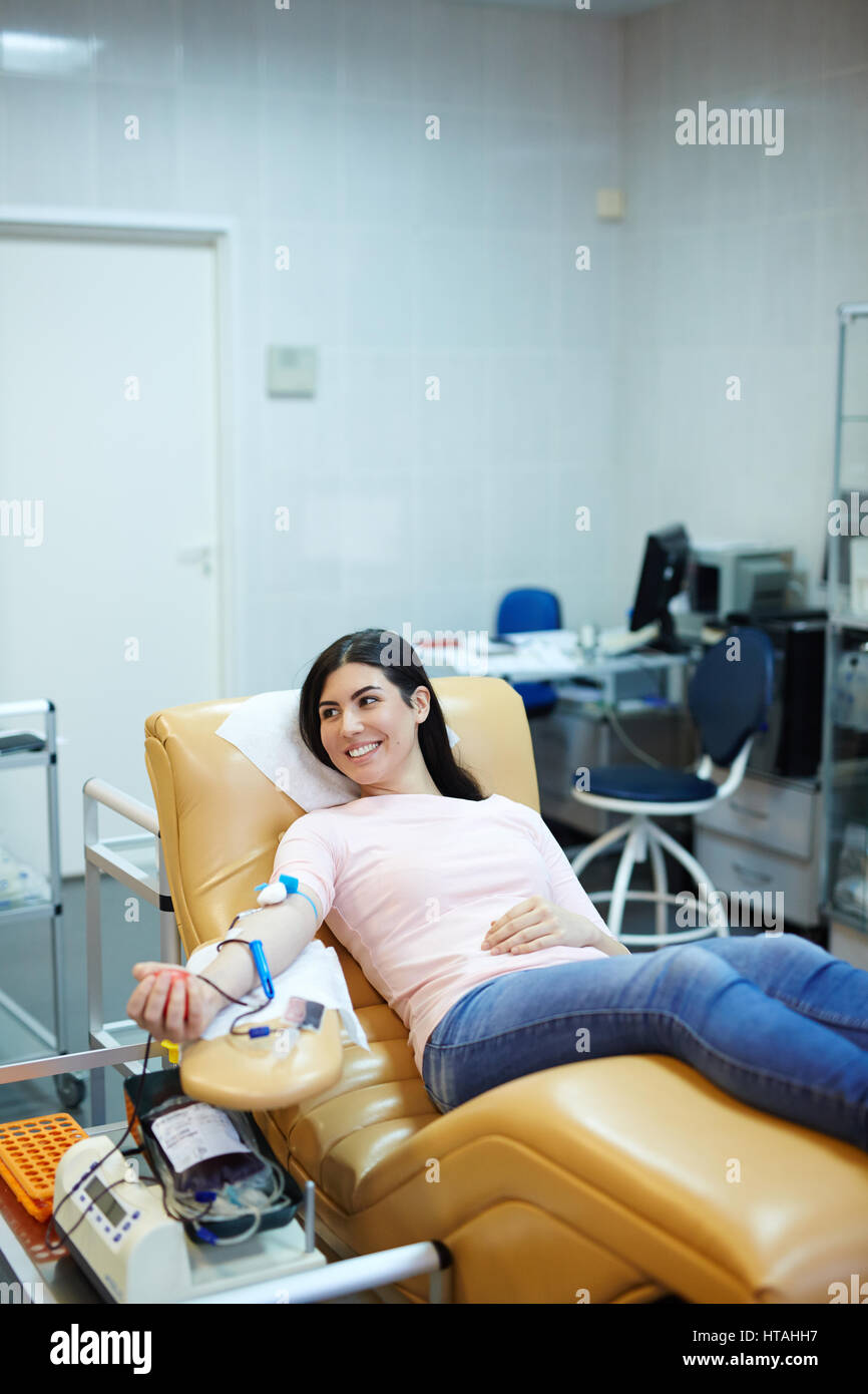 Processus d'hemotransfusion au centre des donneurs de sang Banque D'Images