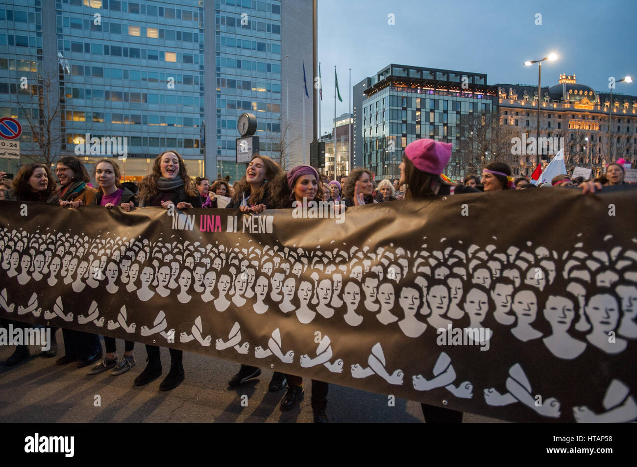 Milano, Italie. 8 mars, Journée des femmes. Manifestation pour les droits des femmes "Non una di meno -pas un de moins". Banque D'Images