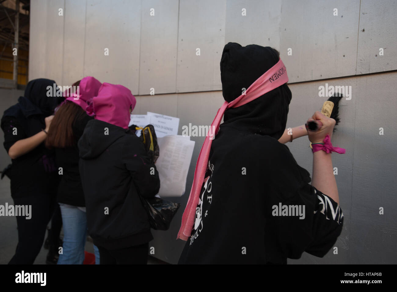 Milano, Italie. 8 mars, Journée des femmes. Manifestation pour les droits des femmes "Non una di meno -pas un de moins". Banque D'Images