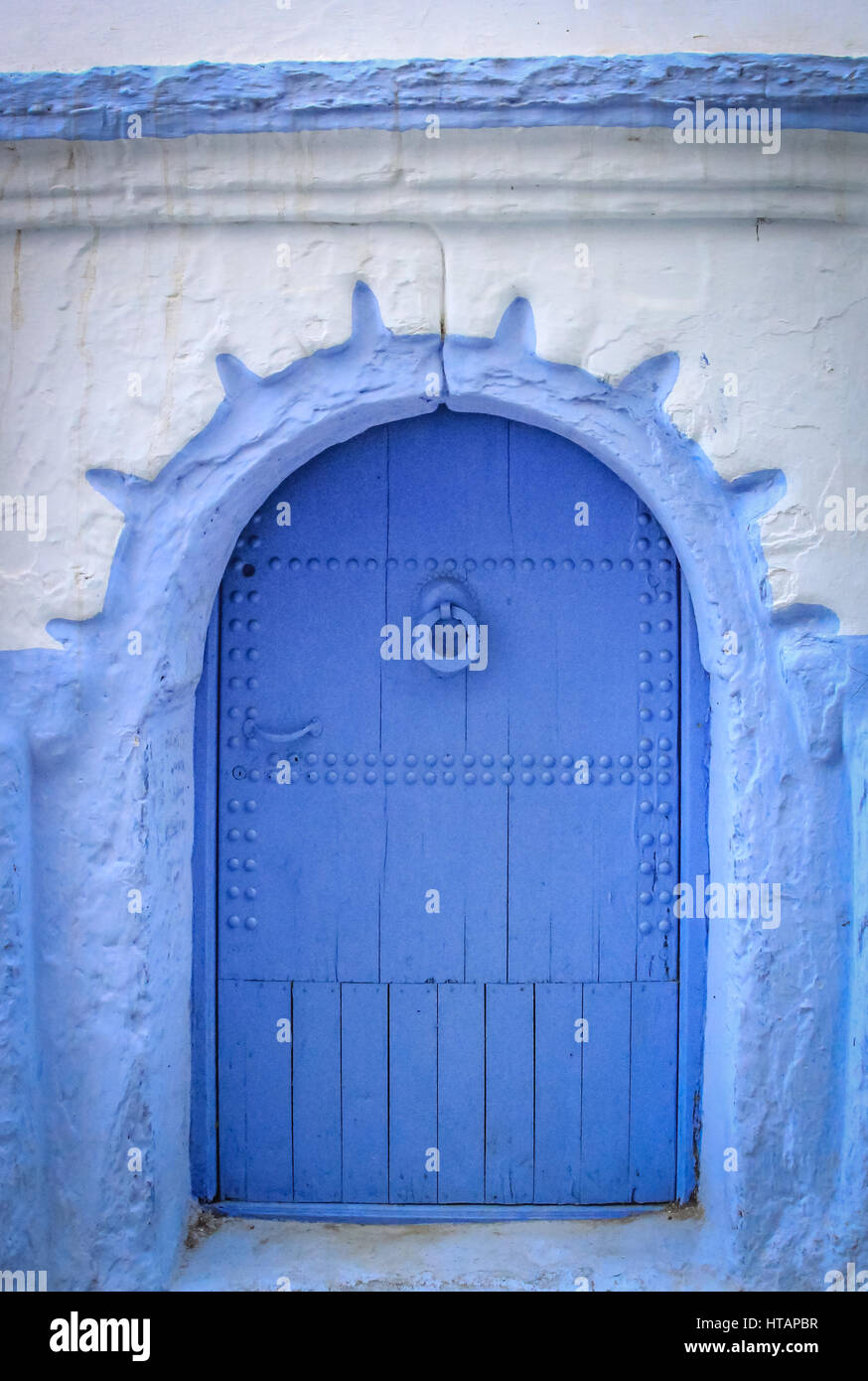 Porte bleue à Chefchaouen Medina - Maroc Banque D'Images