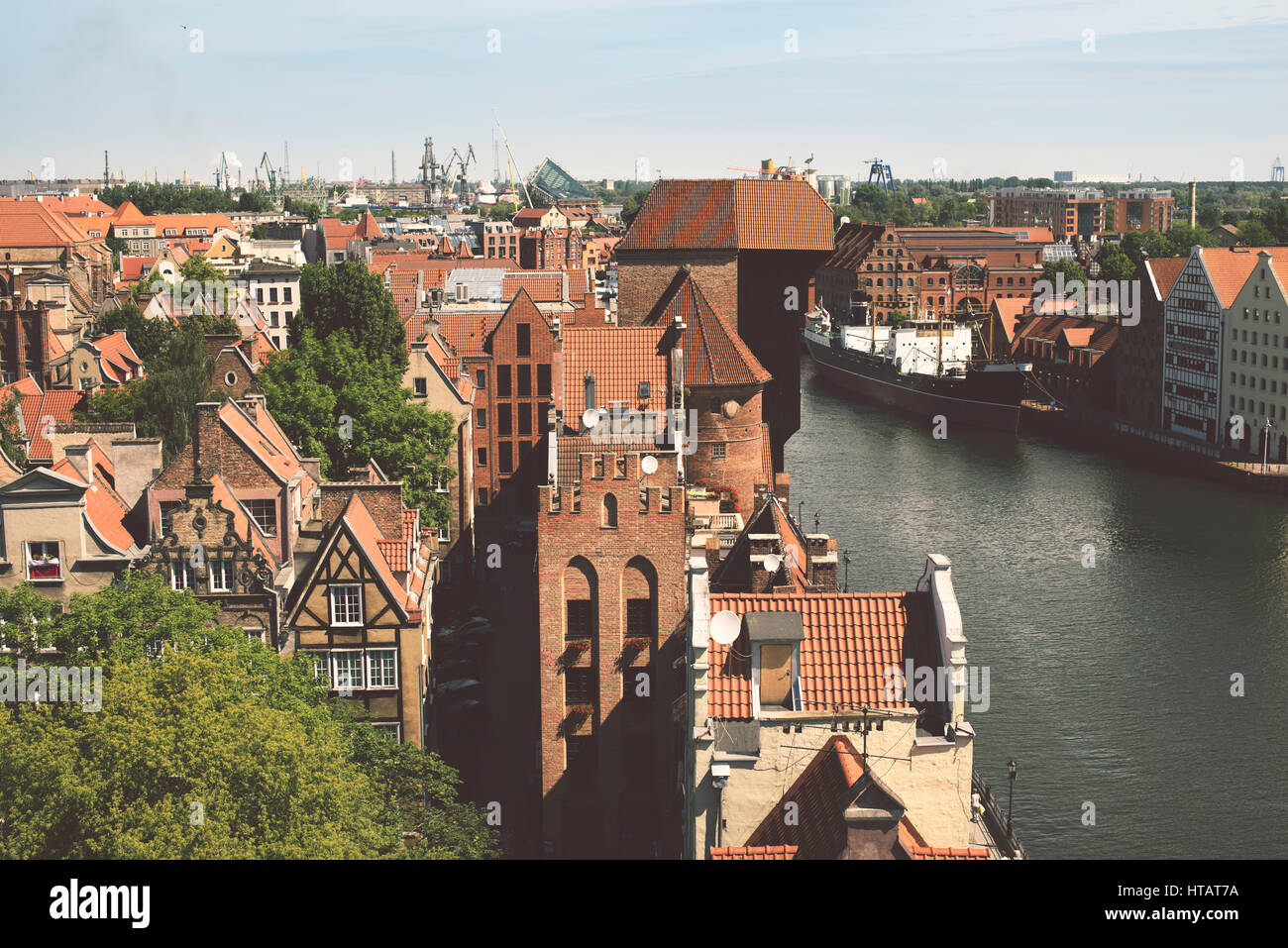 Vue de dessus de la vieille ville de Gdansk avec vue sur la mer Banque D'Images