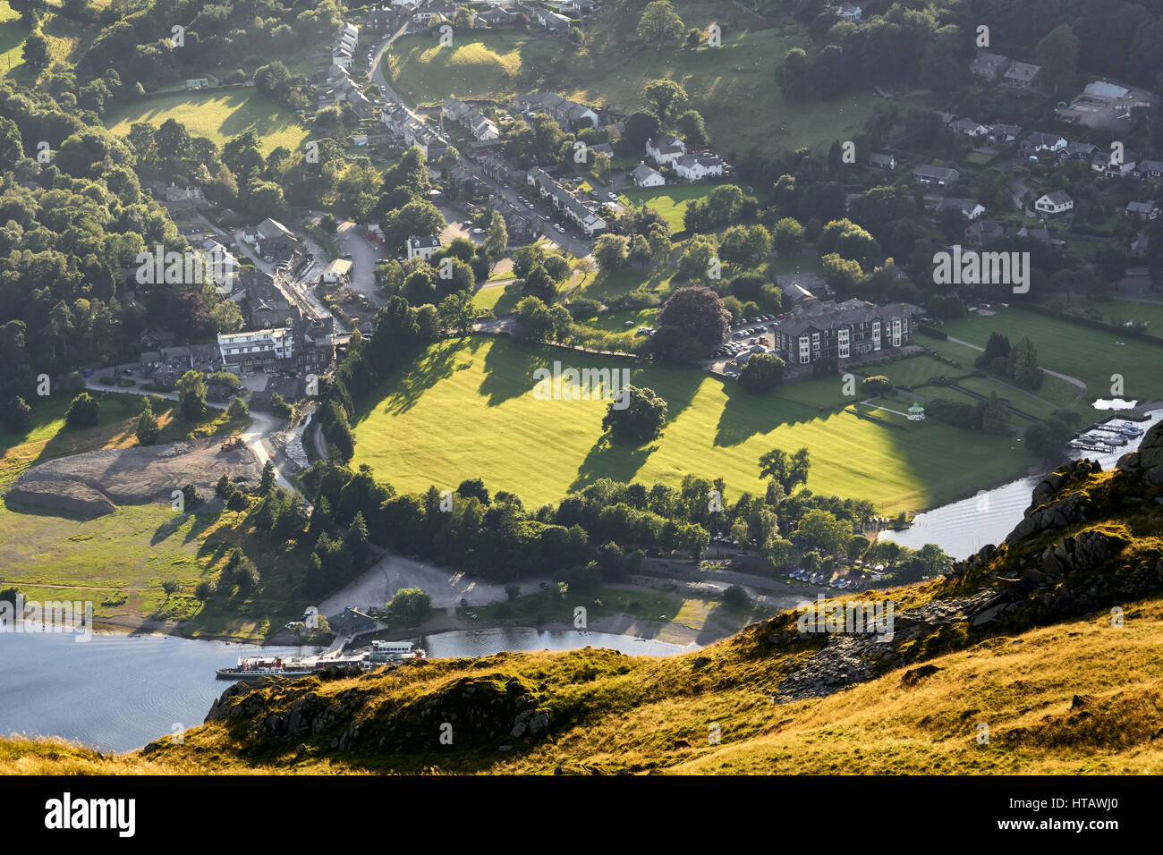 Soleil sur Lake District village de Glenridding au coucher du soleil. UK. Banque D'Images