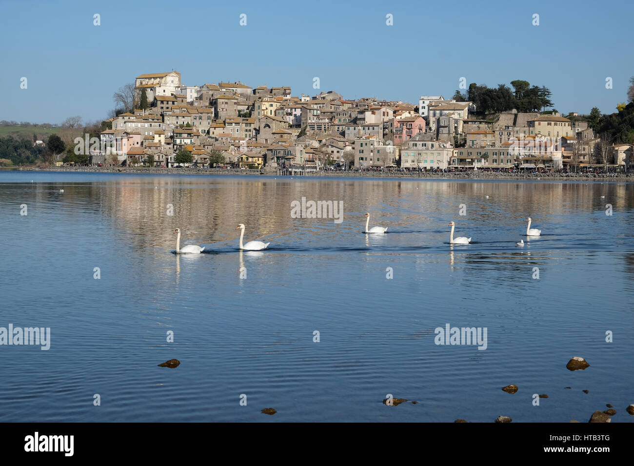 Carpi, une petite ville sur le lac de Bracciano, près de Rome Banque D'Images
