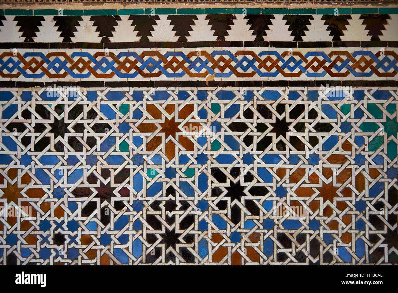 Zellighe Mudjar avec Arabesque carreaux de plâtre de l'Alcazar de Séville, Séville, Espagne Banque D'Images