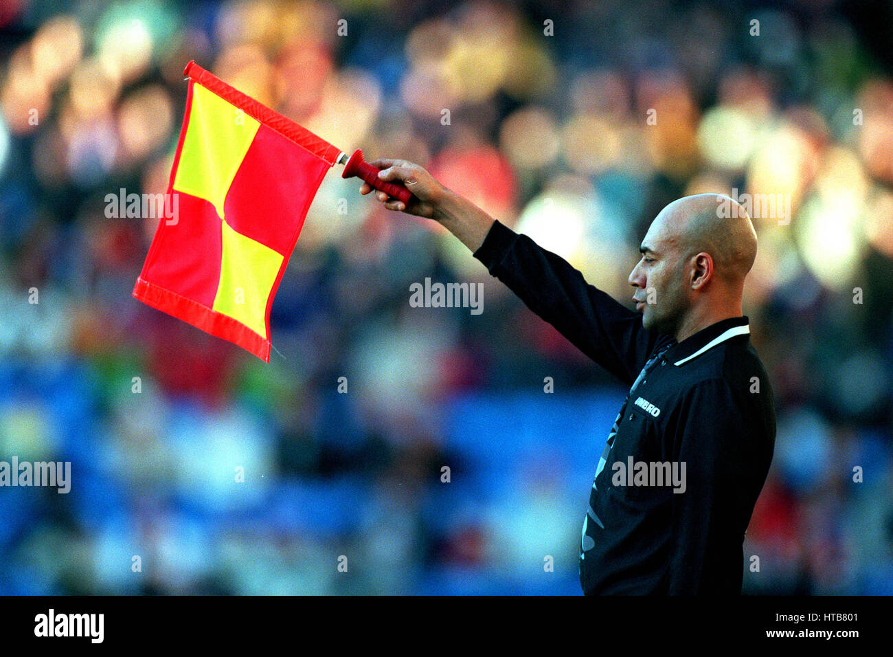 Juge de VAGUES AU LARGE DE LA LIGUE NATIONALE DU CÔTÉ DE LA DIVISION DE L'UN 10 Janvier 1999 Banque D'Images