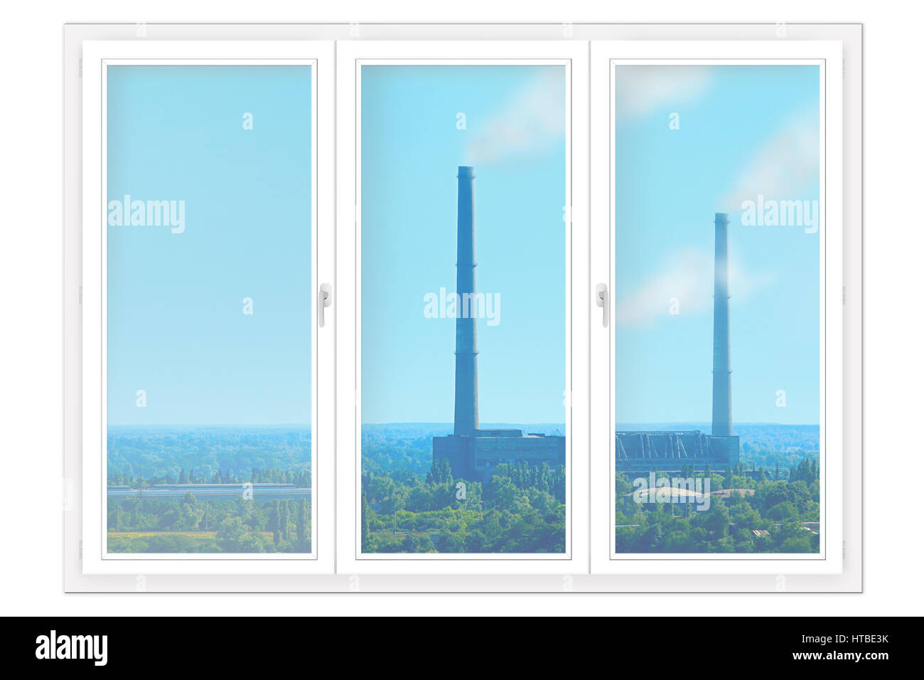 Fenêtre en plastique isolé avec vue sur la nature et la pollution de l'environnement par l'industrie. La fenêtre isolé sur fond blanc Banque D'Images